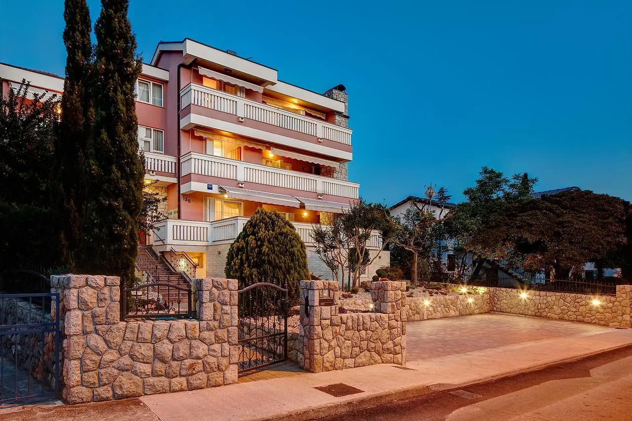 Senada Apartments Selce