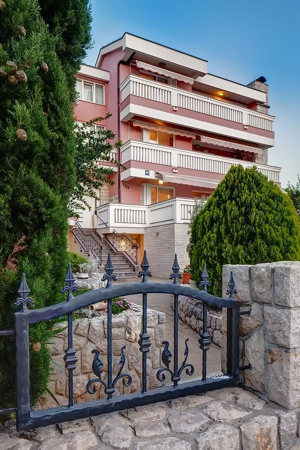 Senada Apartments Selce 0*,  Croácia